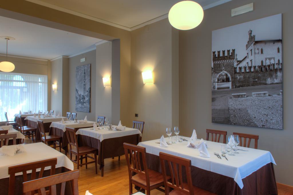 Albergo Ristorante Belvedere 티에네 외부 사진